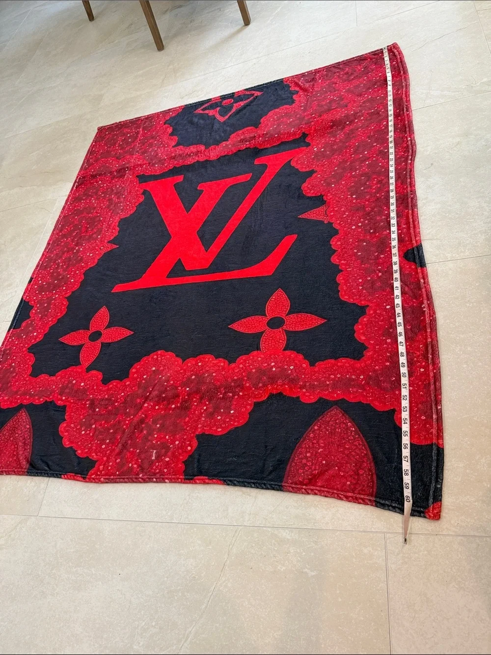 Luxurious blanket red & black 60x51 lightweight throw